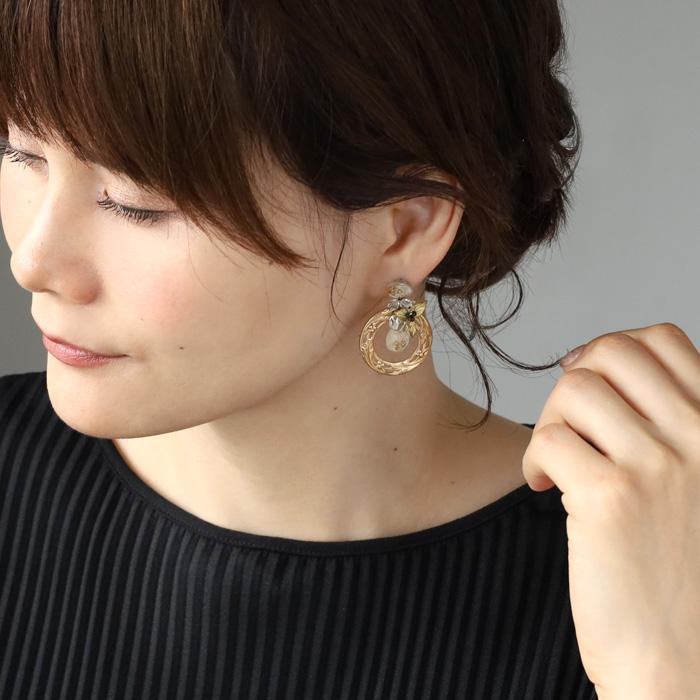 jouer avec moa?（ジュエ・アヴェック・モア？）ハンドメイド 樹脂 ピアス イヤリング 「光の輪」/ レディース レジン アクセサリー 結婚式 ブライダルの画像