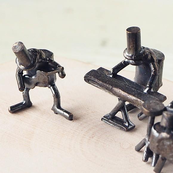 ブロンズ造形作家・コイズミタダシ コビトのオブジェ 「喜びの歌