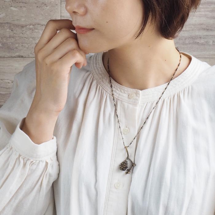 Lano(ラノ) 手作りアクセサリー 松ぼっくり ネックレス ラブラドライト