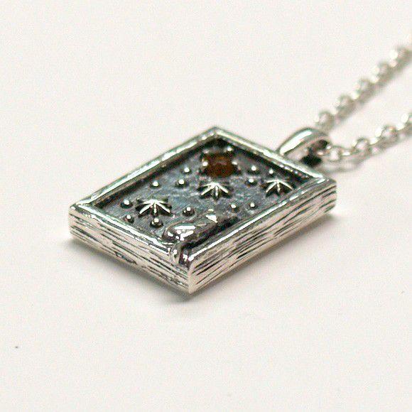 moge（モゲ） 手作りシルバーアクセサリー 同じ月を見てた―窓辺のネコ