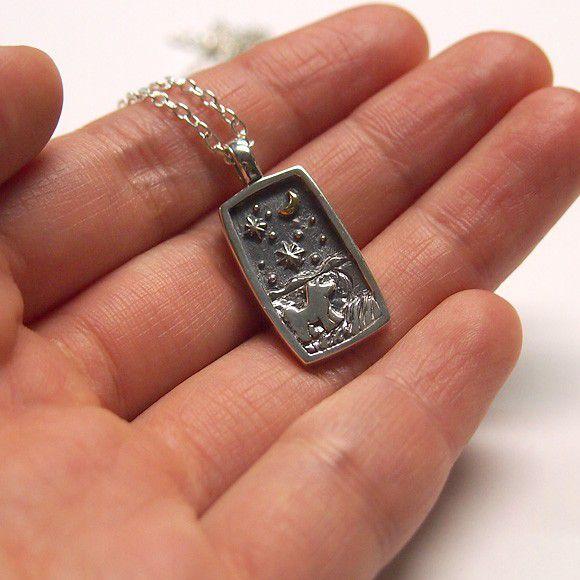 moge（モゲ） 手作りシルバーアクセサリー 同じ月を見てた―子犬