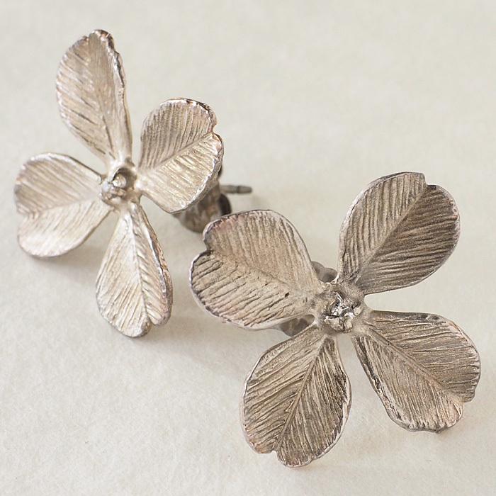 sasakihitomi (ササキヒトミ) クローバーピアス シルバー925 両 sasakihitomi (ササキヒトミ) クローバーピアス シルバー925 両