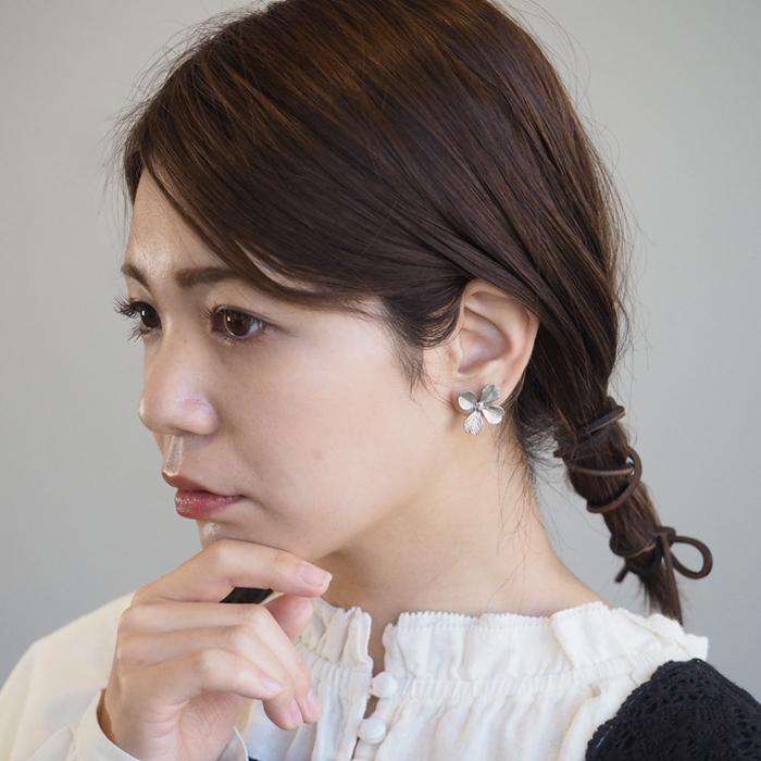 sasakihitomi (ササキヒトミ) クローバーピアス シルバー925 両 sasakihitomi (ササキヒトミ) クローバーピアス シルバー925 両