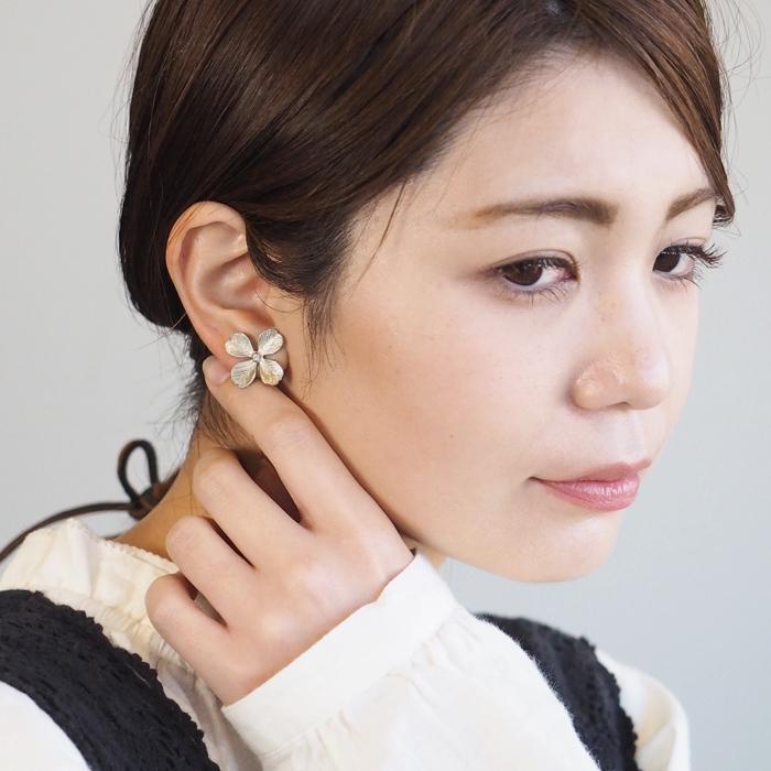 sasakihitomi (ササキヒトミ) クローバーピアス シルバー925 両 sasakihitomi (ササキヒトミ) クローバーピアス シルバー925 両