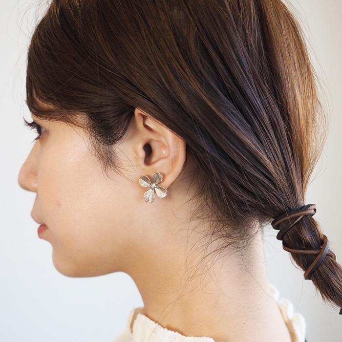 sasakihitomi (ササキヒトミ) クローバーピアス シルバー925 両 sasakihitomi (ササキヒトミ) クローバーピアス シルバー925 両