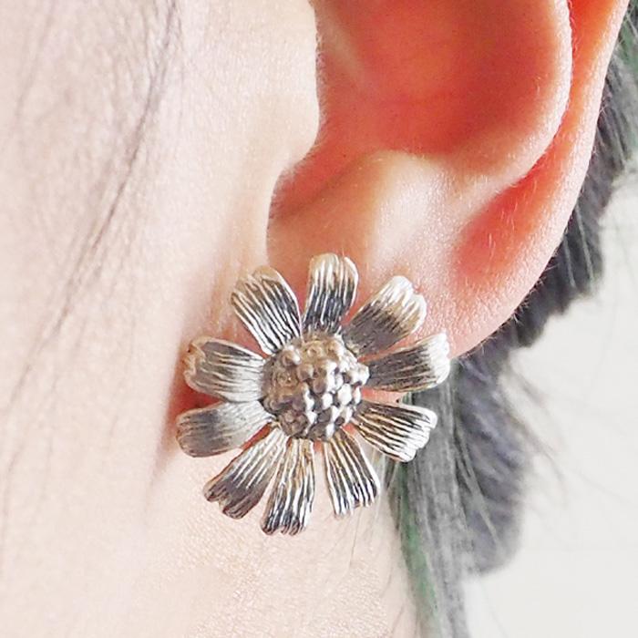 sasakihitomi(ササキヒトミ) マーガレットピアス シルバー 両耳セット