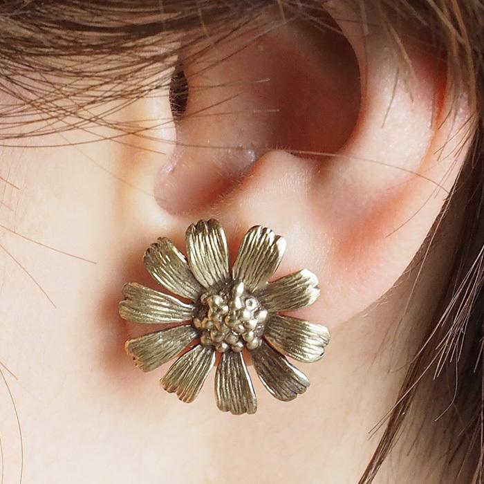 sasakihitomi(ササキヒトミ) マーガレットピアス 真鍮 いぶし仕上げ 両