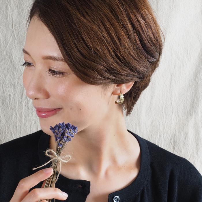 sasakihitomi（ササキヒトミ） とりのハネピアス 真鍮＆ホワイト