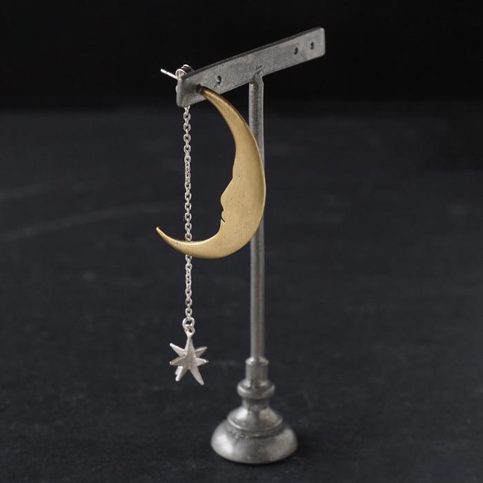 直輸入正規品 sasakihitomi(ササキヒトミ) 月と星のピアス 真鍮の月＆シルバーの星 / レディース 手作りアクセサリー ハンドメイドアクセサリー ピアス