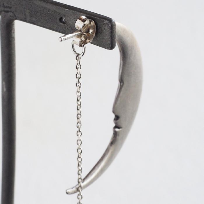 sasakihitomi(ササキヒトミ) 月と星のピアス シルバーの月＆真鍮の星