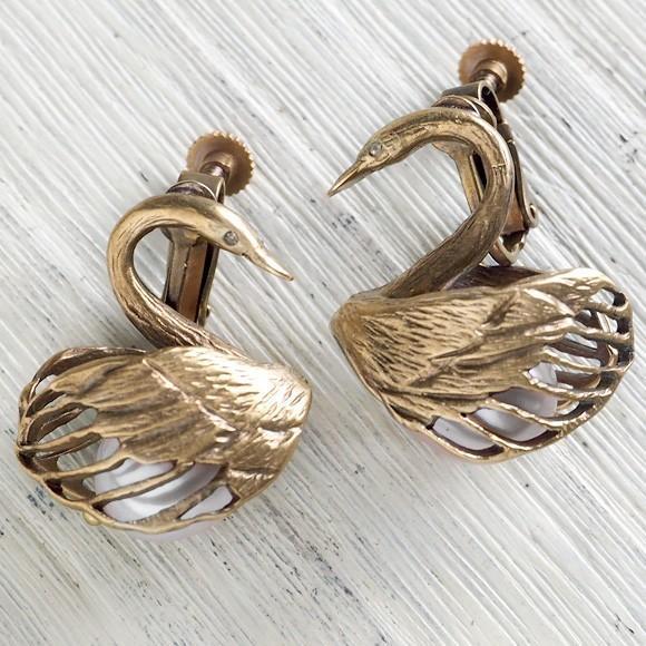 sasakihitomi スワンのピアス（アンティークゴールド）