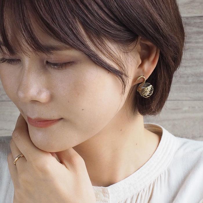 sasakihitomi（ササキヒトミ） スワンのピアス 真鍮＆ホワイトパール
