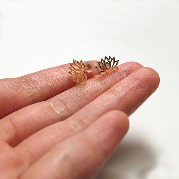 エス 和柄アクセサリー作家・三浦砂織 10金イエローゴールドピアス 蓮 2個セット [S-Ph-10y]の画像