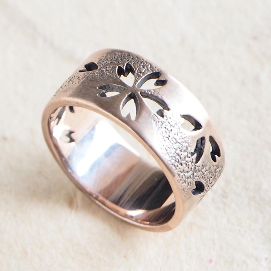 エス 和柄アクセサリー作家・三浦砂織 霞桜（かすみさくら）透かし彫り　平打リング ピンクシルバー 8mm [S-R-P12] | エス 和柄アクセサリー作家・三浦砂織 霞桜 かすみさくら 平