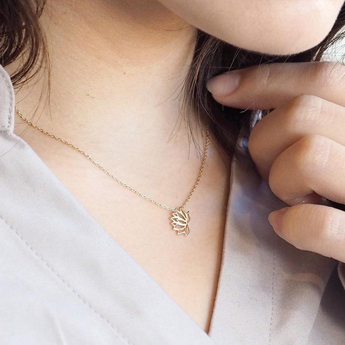10金イエローゴールド 蓮ネックレス エス 和柄アクセサリー作家・三浦砂織 K10YG 華奢 上品の画像