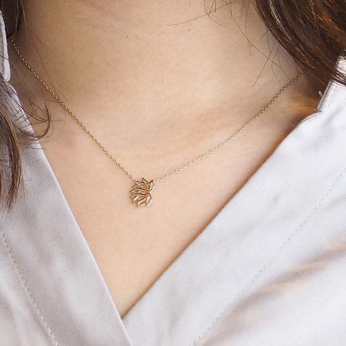 10金イエローゴールド 蓮ネックレス エス 和柄アクセサリー作家・三浦砂織 K10YG 華奢 上品の画像