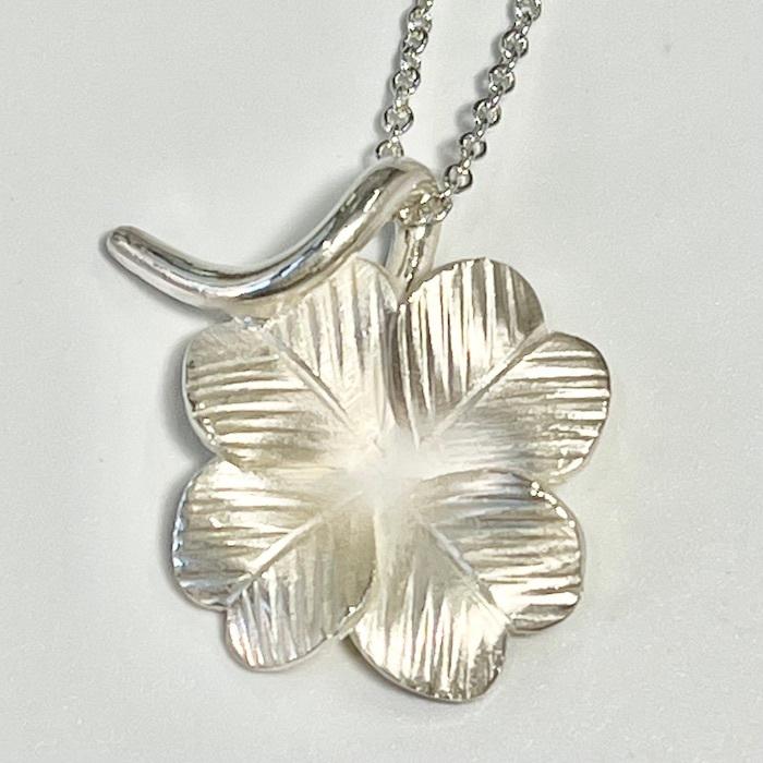 クローバーのペンダント　作り方解説動画 | 