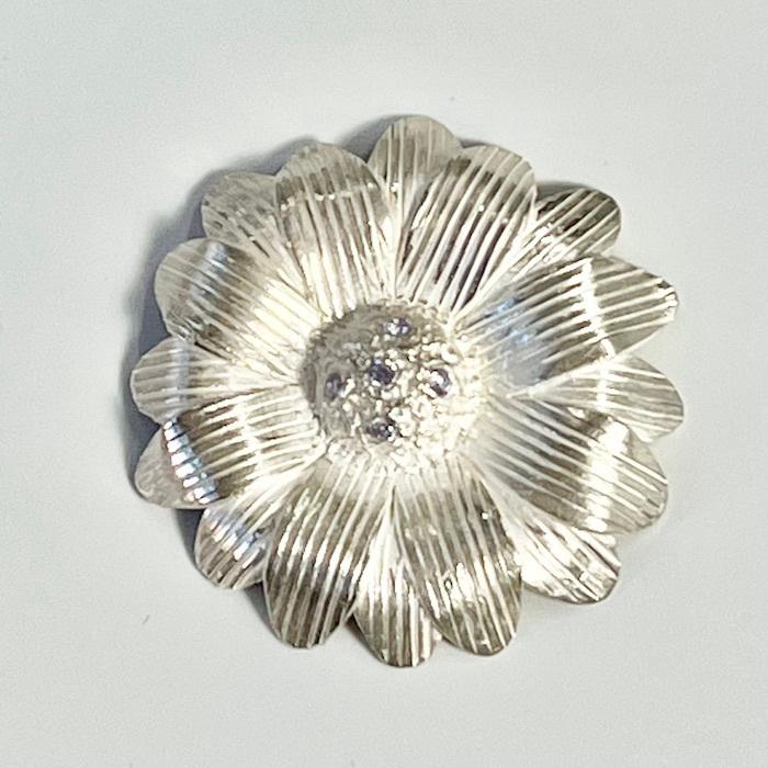 マーガレットのブローチ　作り方解説動画 | 