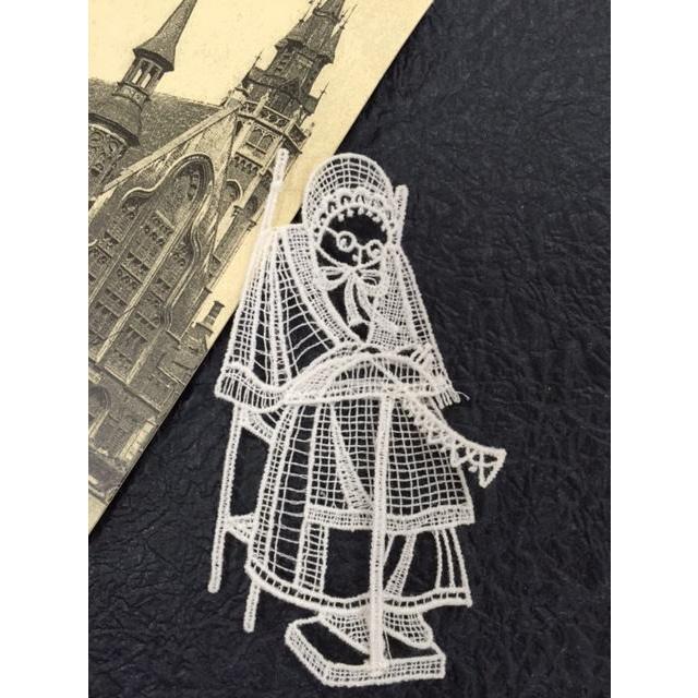 Crea◇スイスレースモチーフ レースを編む婦人2 : Crea(クリエ) - 通販