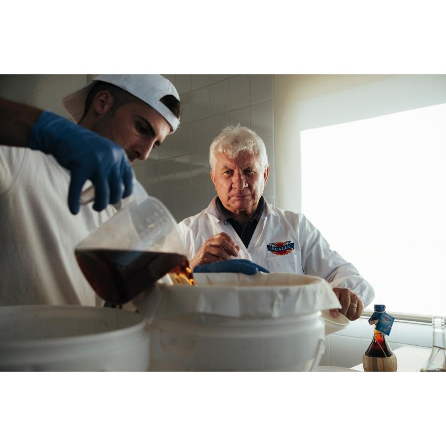 門外不出の コラトゥーラ 100ml Colatura d'acciughe イタリア シチリア産 魚醤 カタクチイワシ イタリアン 発酵 調味料 |  | 02