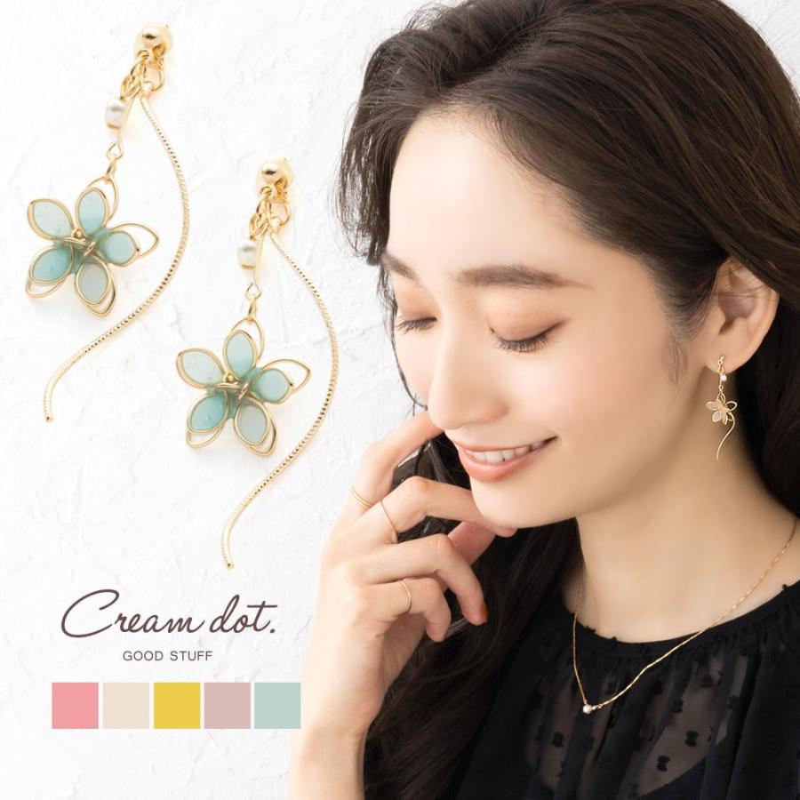 Cream dot. ピアス レディース 揺れる 花 エポキシ樹脂 透け感