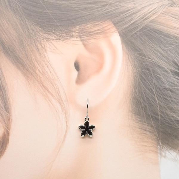 L'ange（ランジュ） 花 ブラック 純チタンピアス 金属アレルギー対応