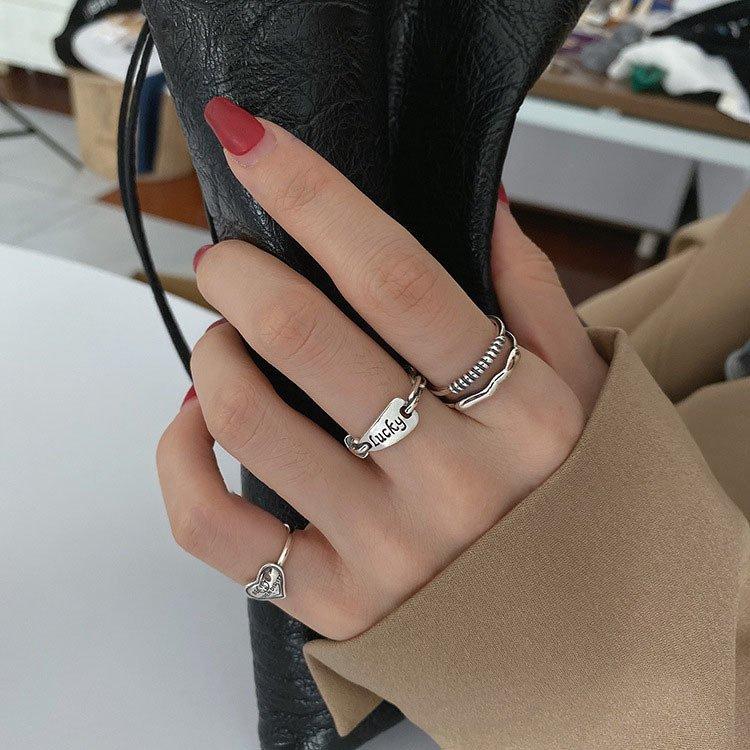 オープンリング 指輪 フリーサイズ レディース アクセサリー ファッションリング シンプル 刻印 ハート 2連 重ね付け 手作り感 レトロ感 Cリング Niu1119k052 Creostore 通販 Yahoo ショッピング