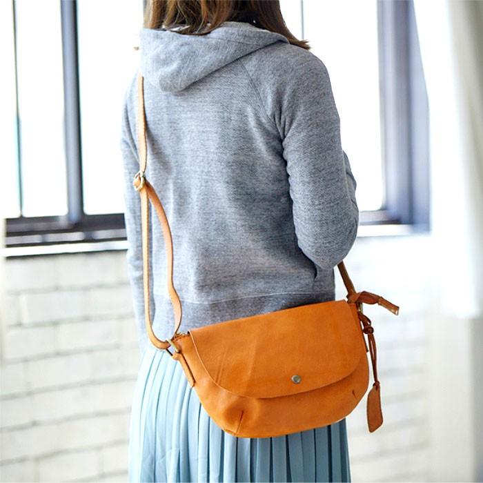 本革サコッシュ ショルダーバッグ 丸形 ブラウン キャメル ショルダーバッグ ワンショルダー 本革 牛革 ブラウン(キャメル系