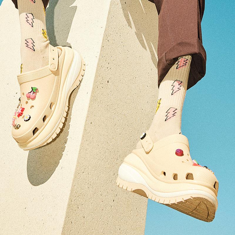 crocs（クロックス） メンズ レディース サンダル メガ クラッシュ