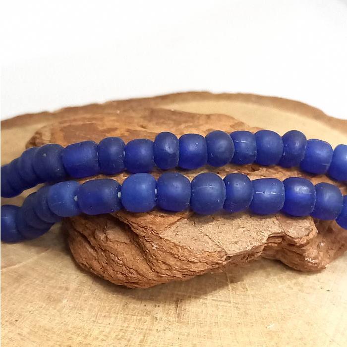 B-130 ガラスビーズ スリガラス インディゴブルー 1連約120粒以上 オールド感 アクセサリー 材料 パーツ |  | 01