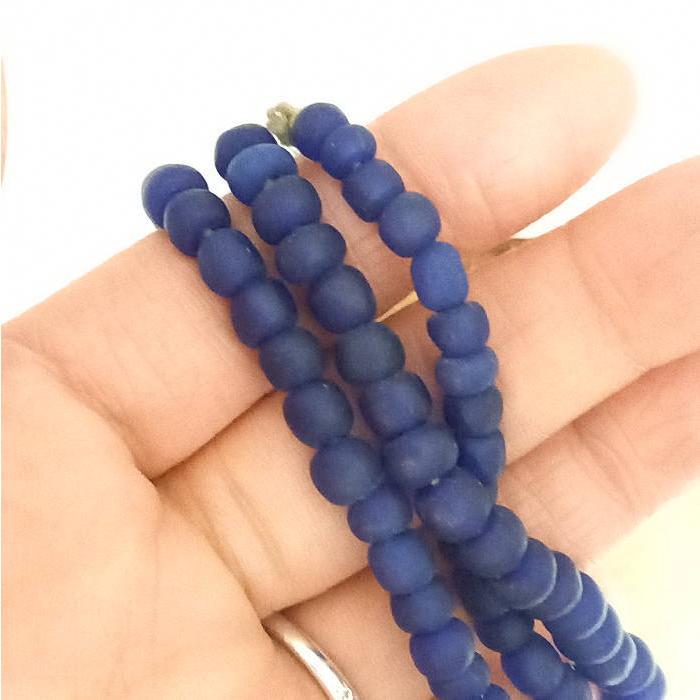 B-130 ガラスビーズ スリガラス インディゴブルー 1連約120粒以上 オールド感 アクセサリー 材料 パーツ |  | 03