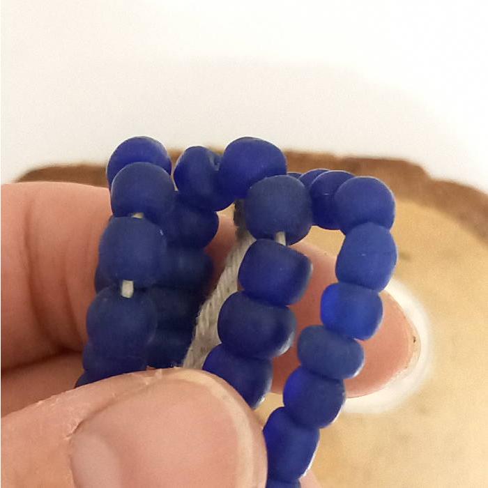B-130 ガラスビーズ スリガラス インディゴブルー 1連約120粒以上 オールド感 アクセサリー 材料 パーツ |  | 04