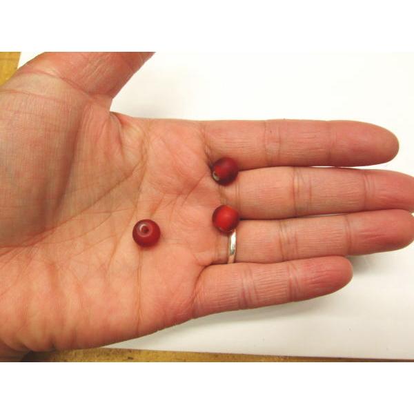 B-11ホワイトハート ビーズ 丸玉(スリガラス)直径8,5ｍｍ 1粒から購入OK 激渋赤色 アクセサリー 材料 ガラス クラフト |  | 02