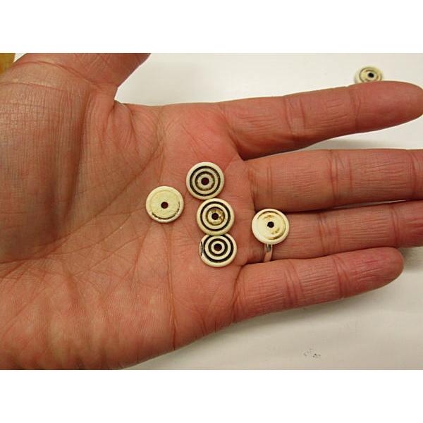 ボーンビーズ 平たいタイプ(小) メール便OK 骨 数量1で10個入り パーツ 材料 白 アクセサリー　本物　天然 |  | 03