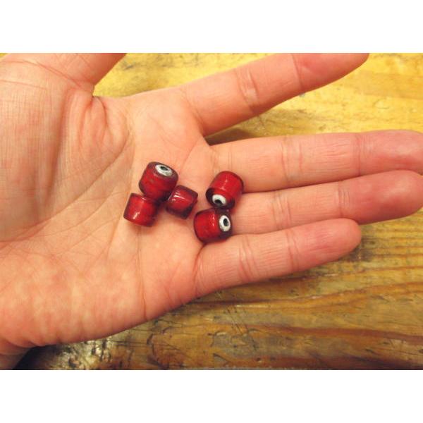 B-34ガラスビーズ(赤色) ホワイトハート 円柱型 メール便OK 材料 アクセサリー グラスビーズ オールドタイプ ホワイトハート |  | 03
