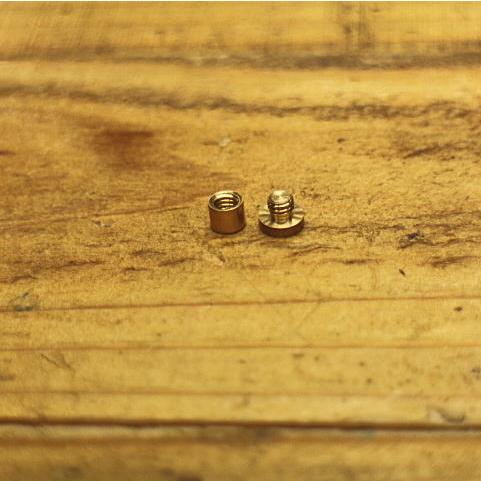 シカゴスクリュー(真鍮)3.9ｍｍネジ 1袋10組入り コンチョ 材料/ジャンパーホック対応/レザークラフト/彫金 真鍮 パーツ |  | 01