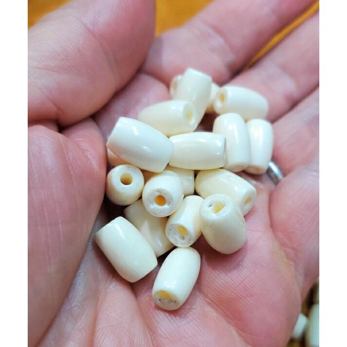 ｂ-1　ボーンビーズ ホワイト/白樽型 数量1で10粒入り 長さ約1.2〜1.3ｃｍ 材料 パーツ アクセサリー 製作に |  | 02