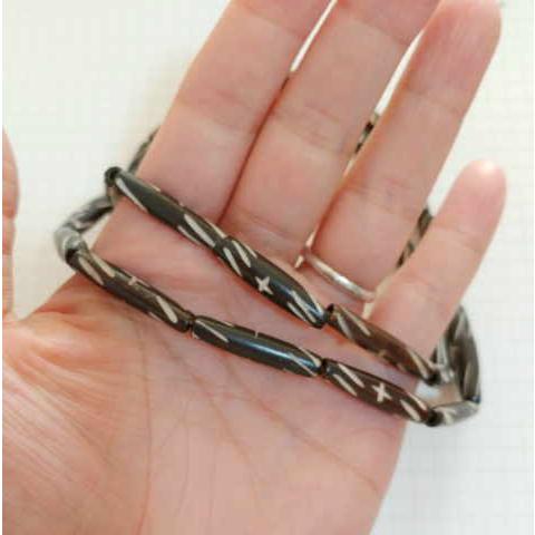 BB-12 ボーンビーズ 骨 パイプ クロス柄 メール便OK 1連売り 1連1000円(税別) 焦げ茶色染め ブラウン パーツ アクセサリー ビーズ クラフト |  | 03