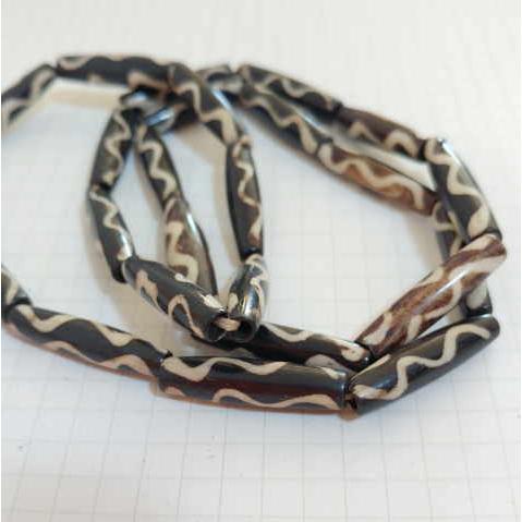 BB-17 ボーンビーズ 骨 パイプ きつめの波模様1連売り 1連1000円(税別) 焦げ茶色染め ブラウン パーツ アクセサリー ビーズ クラフト |  | 01