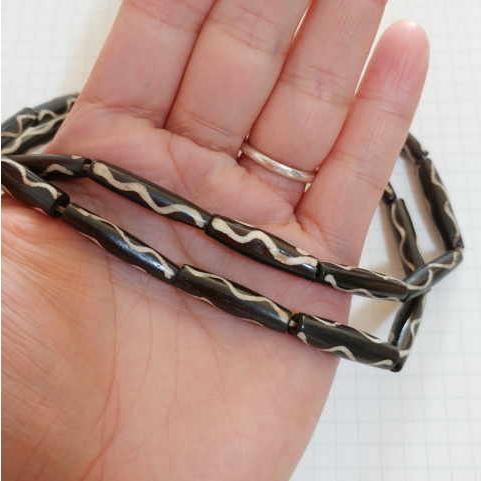 BB-17 ボーンビーズ 骨 パイプ きつめの波模様1連売り 1連1000円(税別) 焦げ茶色染め ブラウン パーツ アクセサリー ビーズ クラフト |  | 03