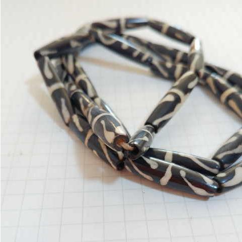 BB-19 ボーンビーズ 骨 パイプ1連売り 1連1000円(税別) 焦げ茶色染め ブラウン パーツ アクセサリー ビーズ クラフト |  | 01