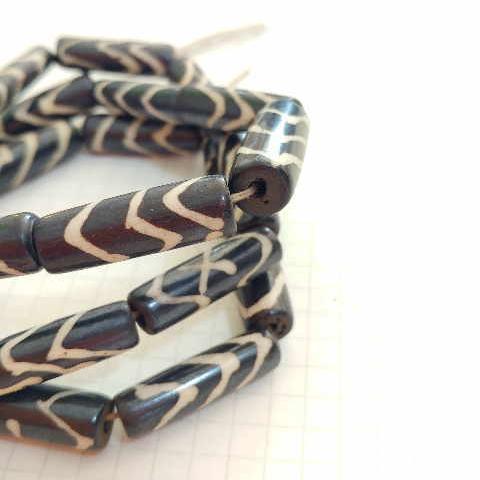 BB-8 ボーンビーズ 骨 長いタイプ メール便OK 1連売り 1連1000円(税別) 焦げ茶色染め ブラウン パーツ アクセサリー ビーズ クラフト |  | 01