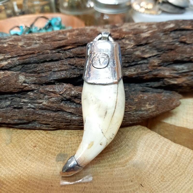 rym-16 熊牙 ターコイズ ペンダント 一点物 ネックレス ハンドメイド アクセサリー 男女兼用 ゲテモノ インディアンジュエリー |  | 01