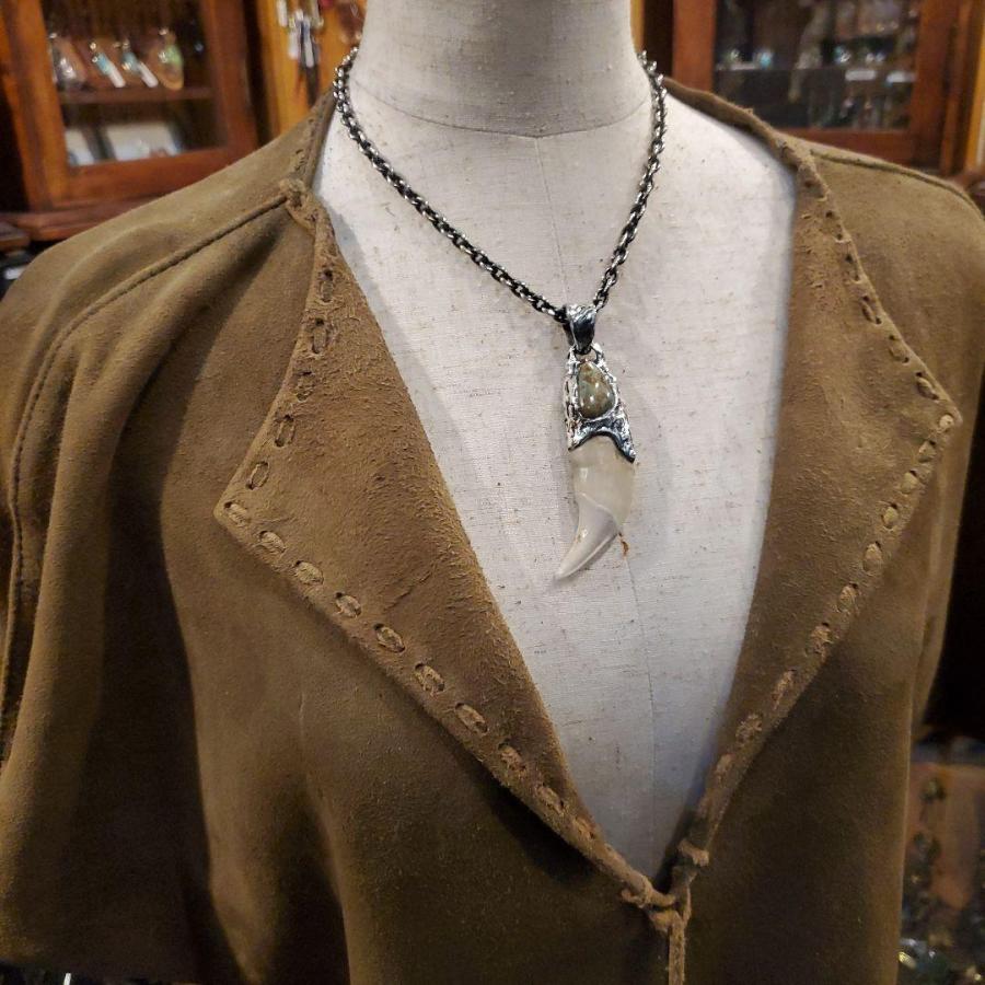 rym-32 熊牙 ベア ターコイズ付きペンダント 一点物 ネックレス ハンドメイド アクセサリー 男女兼用 ゲテモノ インディアンジュエリー |  | 04