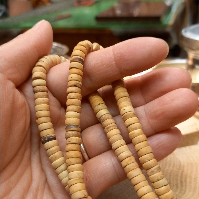 rym-49 ココナツビーズ ベージュ タイヤ型１連から購入OK アクセサリー材料 クラフト ハンドメイド |  | 03