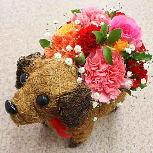 犬と花のフラワーアレンジメント （ワンちゃんバスケット） オリジナル  