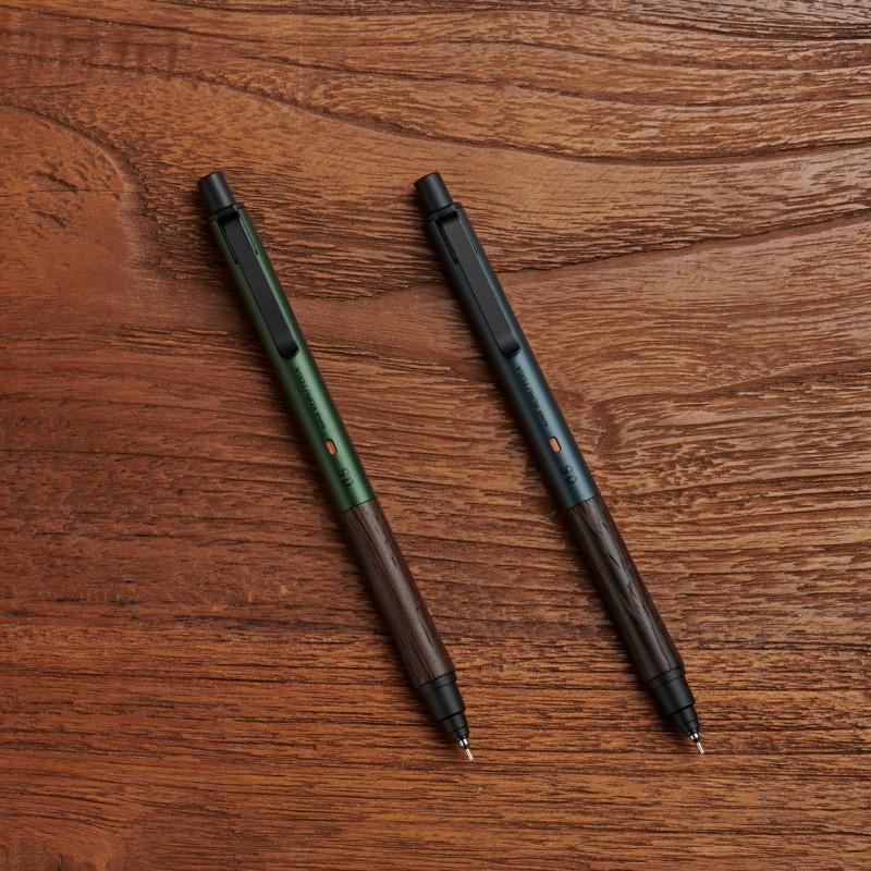 三菱鉛筆 クルトガ ウッド シャープ 径:0.5mm 軸色:スチール
