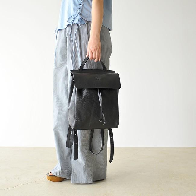 特別セール品 Il Bisonteイルビゾンテ スクエアフォルムリュック バッグ レディース Benchmark Intl Com