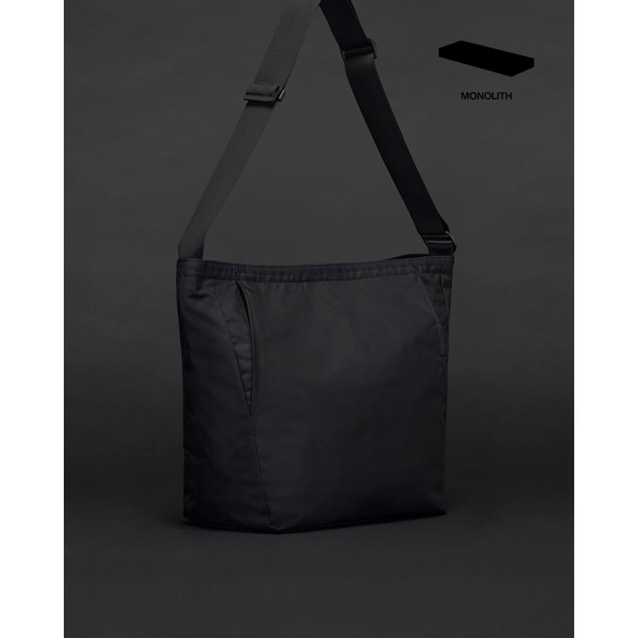 MONOLITH ブラックバッグ ジッパーポケット付き MONOLITH（モノリス） ショルダー スタンダード ヘキサ SHOULDER
