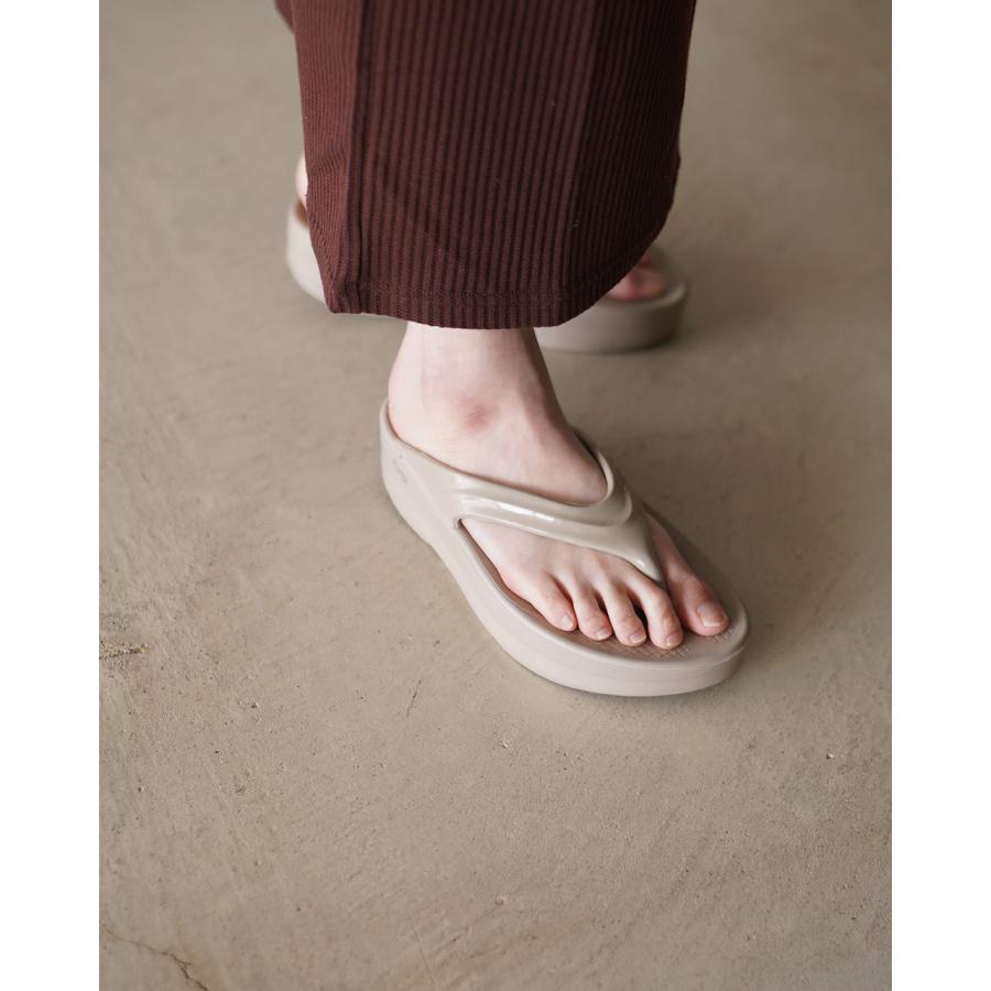 OOFOS（ウーフォス） 期間限定10%OFFクーポン ウーメガ OOmega Oolala